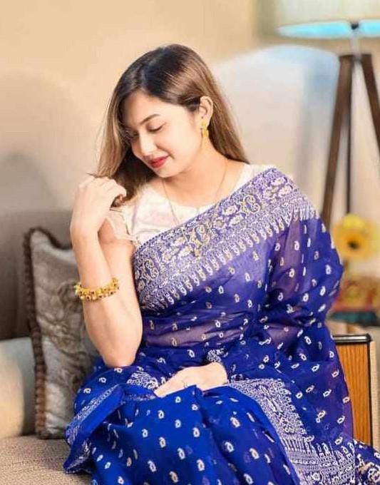 হাফ সিল্ক শাড়ি