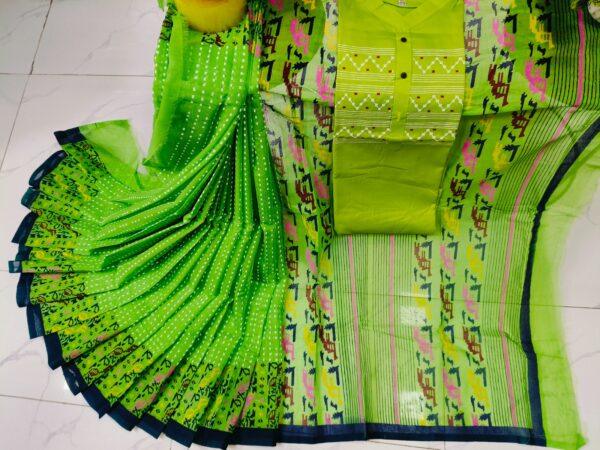 প্রকৃতির সতেজতা এবার টিয়া রঙের কাপল ড্রেসে!