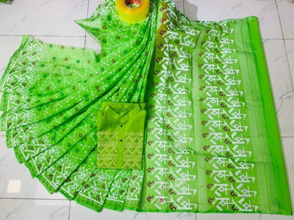 প্রকৃতির সতেজতা এবার টিয়া রঙের কাপল ড্রেসে!