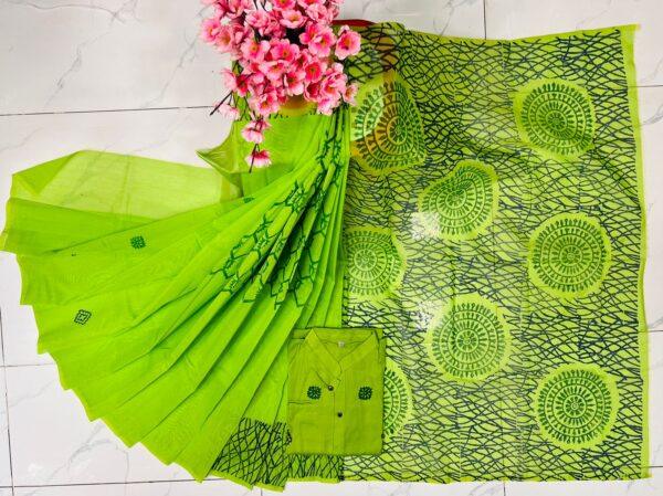 প্রকৃতির সতেজতা এবার টিয়া রঙের কাপল ড্রেসে!