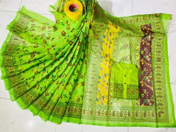 প্রকৃতির সতেজতা এবার টিয়া রঙের কাপল ড্রেসে!